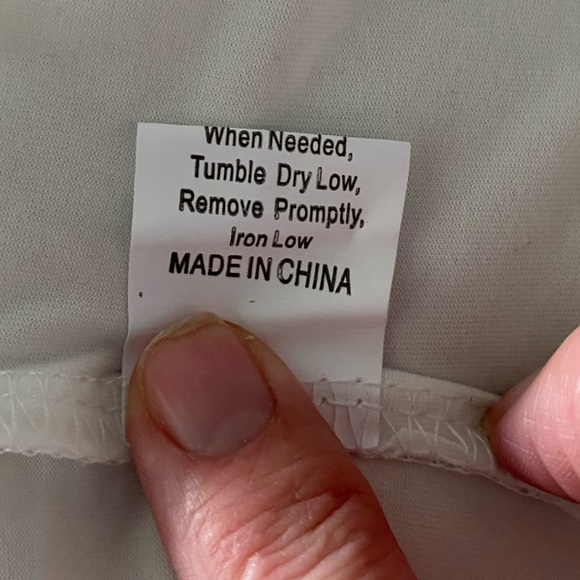 Romwe White with Embroidered Butterfly Cropped Tank size Small - Picture 10 of 10